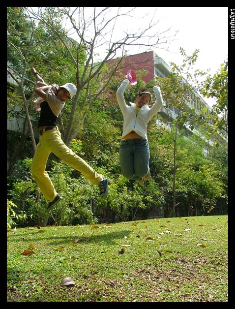  [b]เออ ! .....เพี้ยนมาจาก    พอ..เถอะ..E..คำหล้า หรือ เปล่าจ๊ะ[/b]
นั่นล่ะคร้า.....  :laughing: :l