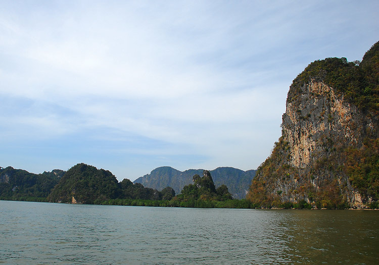 ผมเริ่มคิดในใจครับว่า ... อยากตกปลา... :
