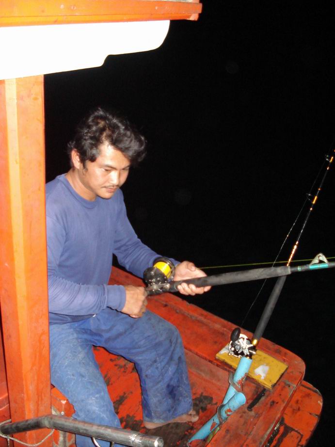 

............. :love: :love:........ท้ายเรือโดนอีกแล้วครับ..........ไต๋อู๊ดเป็นคนงัดอีกแล้ว......