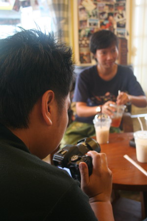 เห็นมาหลายรูป ผมว่ารูปนี้ป้าหมวยดูดีที่สุดเลยครับ ....... จางๆเบลอๆ ดีทีเดียวๆ......

ก๊ากกกกกก กร