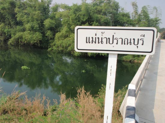 มาถึงก้อไม่ต้องคุยอะไรกันมาก ลากคันเบ็ดลงรถ
แล้วไปปลดปล่อยอารมณ์ ตีป๊อบเปอร์ ให้สมใจอยาก....
 :gri