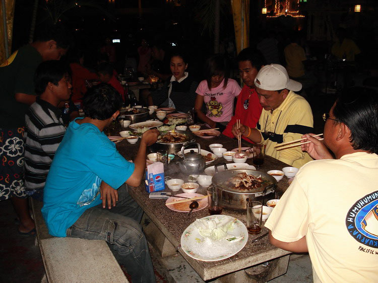 ก้อมาจบกันที่หมูกระทะ 300ยอด ของเด็ดของดีที่ถิ่นปราณ กิน
กันอยู่นาน กินกันอิ่มปั๊ป ก้อไม่รู้สึกตัวก