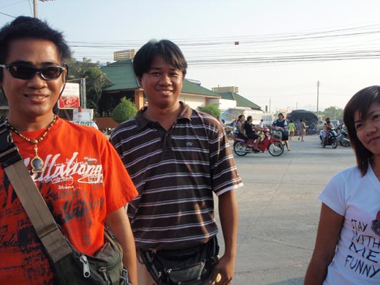 นังกั๊กเล็ก อดีต เหรัญยิก ๆ
มาพร้อมก๊ะ พี่ชาย....มาสายเกินเวลา ให้ขับรถตามมาที่ตลาด
 ก้อหลงทางไปซะ