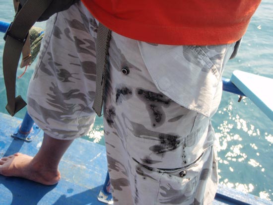 ดูดู๊ ท่านอดีตเหรัญยิกๆ....โดนไปเต็มกางเกง....
จะเข้ามาถ่ายรูป แอ๊คชั่นสวย ๆ ก้อโดนซะ...
ตุ แผล่ดด
