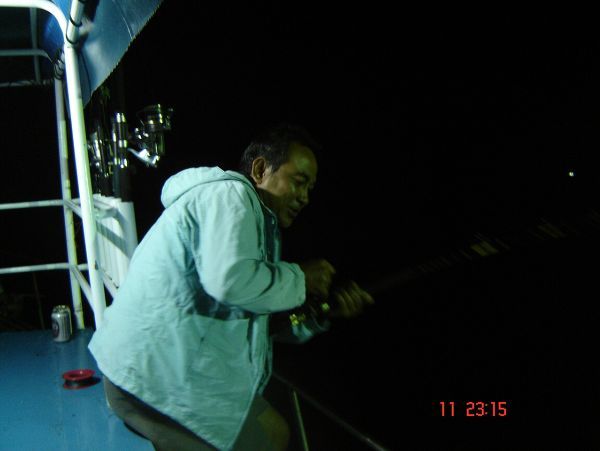 ค่ำคืนที่ซากเรือจม...พี่อินทรีย์โดนก่อน หลังจากที่แห้วมาหนึ่งวัน... :laughing: :laughing: