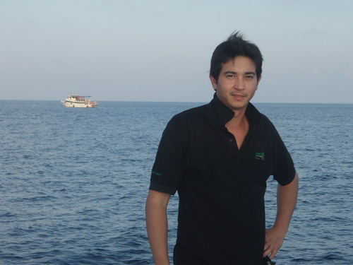 เกือบตลอดทริปนี้v. cat ของเรามีเรือน้ำใจอยู่ใก้ลๆ
เอาเป็นว่าอุ่นใจดี เพราะมองไปสุดลูกหูลูกตาก็จะมีแ