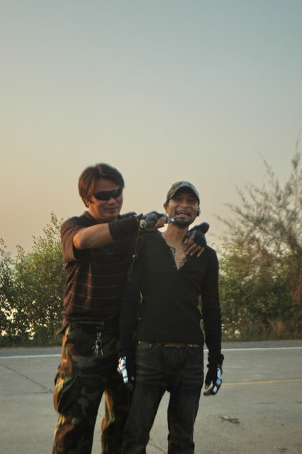 โชว์ สักหนึ่งดอก 

น้าอู๋ โม๊ะๆๆๆ มามะมาให้คีบปาก ซะ........  :laughing:
