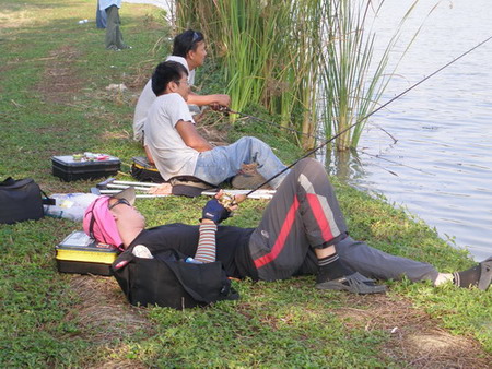 55555  :laughing:   :laughing:   

มาจองแต่วันเลยวุ้ยน้าตี๋ !!  ฝากภาพนี้ไว้ก่อนเหอะ ไว้มีโอกาสจะเ
