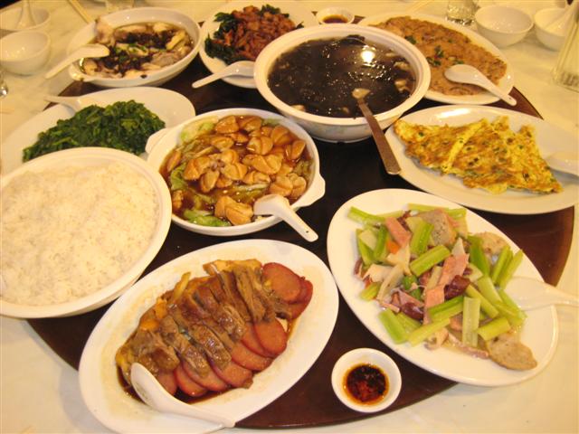 เวลาฮ่องกงเร็วกว่าไทย 1 ชั่วโมง ไปถึงกินข้าวกลางวัน
มีเป๋าฮื้อ+ผัดผัก+ไข่เจียวหมูแฮม+แกงจืดสาหร่าย