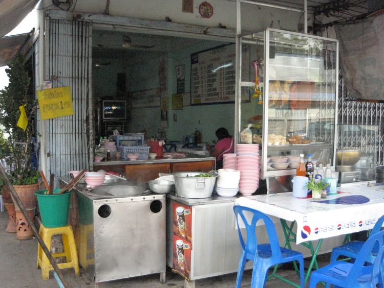 ร้านข้าวมันไก่ตอนเช้าี่ จ.ตาก :smile: :smile: :smile: