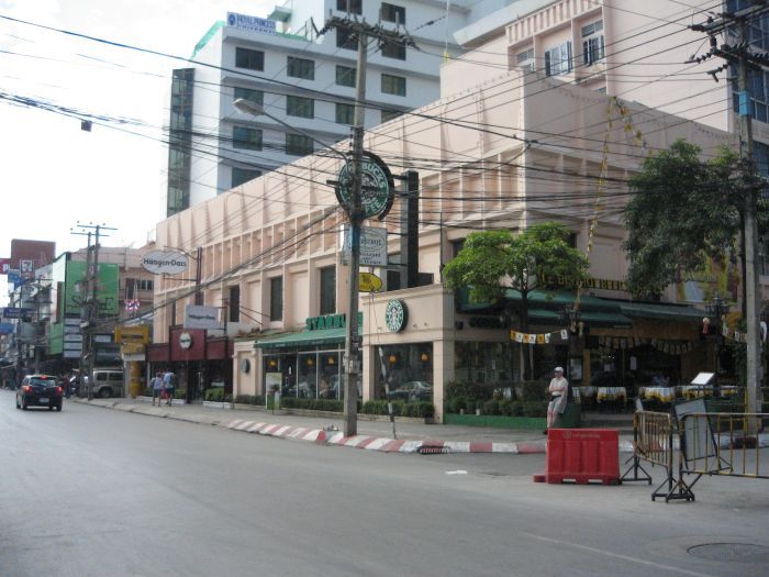 ชักจะเริ่มหิวระ เราไปหาข้าวซอยทานกันดีก่า  :smile: :smile: :smile: