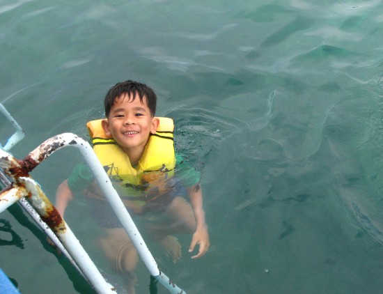 ป๊าลงมาเหอะไม่ต้องไปตกปลาแล้วสงสัยไม่รอดแน่ :grin: :grin: