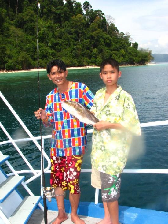 ป๊า ฟลุ๊ค ขอหล่อด้วยคนจิ


เอ แล้วแม่จะถ่าย(รูป)ออกมาหล่อมั๊ยนี่


แล้วแต่เวร แต่กรรมแล้วกันป๊