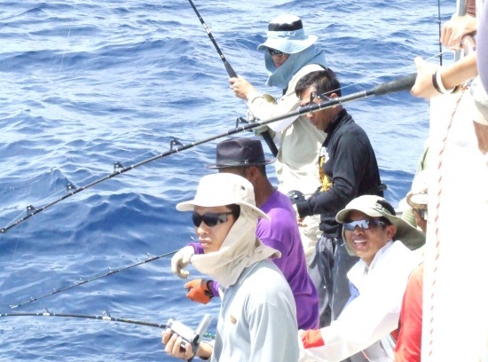 ท้ายเรือชุลมุนดีแท้เก๋าถ่านFISHING PARK :grin: :grin: :grin: