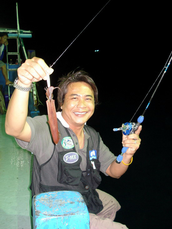 นั่นไงใช้คันตัวเองหมึกไม่จับ ใช้ชุดเทพแป๊ปเดียวได้ตัวเรย  :laughing:

แต่ก้อได้ตัวเดียวทั้งคืนตามป