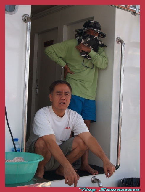          เฮียนพกับคุณ นพพร ก็หันมาเห็นผมกะน้องเปรมกำลังปรึกษากัน ถึงกับสงสัยว่า ทำไรกัน

         