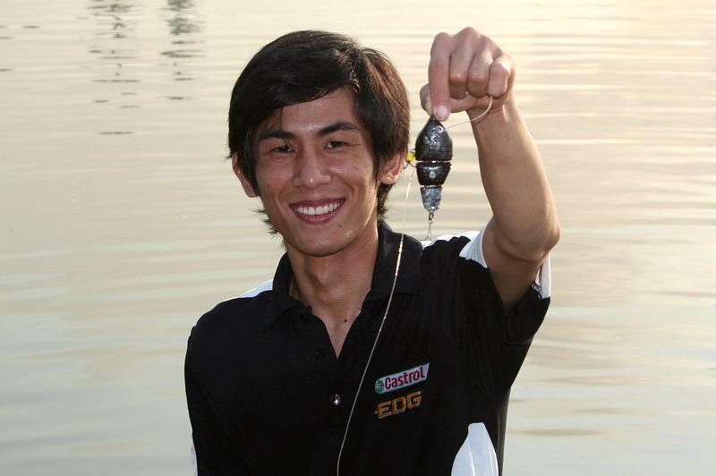 แล้วก็ได้ออกมา...ความภาคภูมิใจที่ 3 ของน้าตี๋   :grin:
กิละอ้อนทำมือของน้าตี๋  ที่ทริพที่แล้วโดนกัด