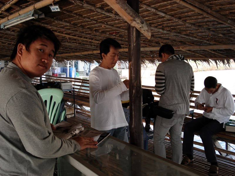 ขนสำพาระมากันเรียบร้อย ต่างคนก้อไม