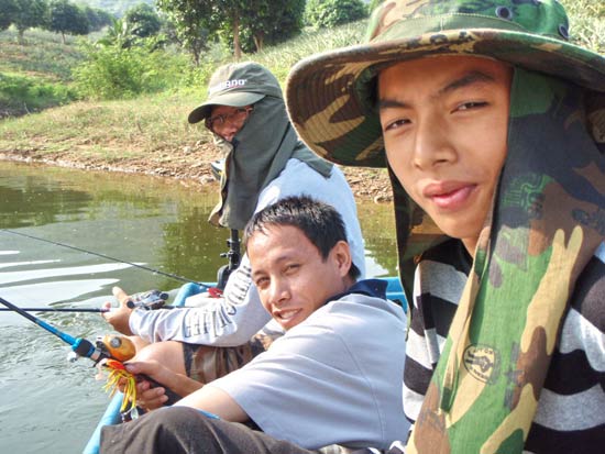 เรือลำน้อย มาไล่รับน้าต้น ก๊ะ น้องแ
