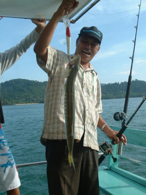 รูปนี้ไปตกปลาข้างๆพม่ามา เมื่อวานซืน เอาเรือออกเอง
ทรอลิ่ง ได้ลูกปลาสาก  :grin: