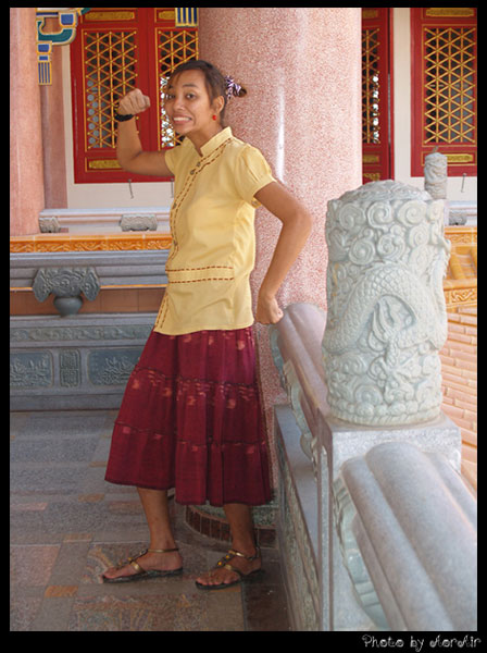 ไหนว่าต้องสำรวมอ่ะน้องสาว คิคิ