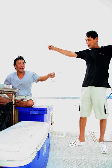 น้าเอ๋ กับพี่อู๊ด ช่วยกันเข้าสาย 

 :s