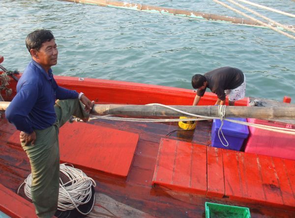 ทำไม อิฐ มันมาช้าจัง คนอื่นลงเรือกั