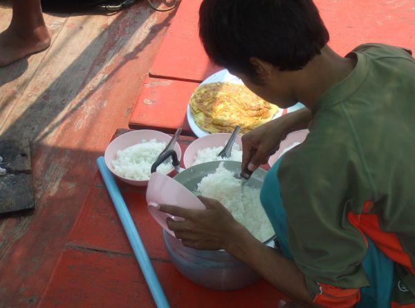 ขอกินข้าวก่อนนะ ไข่เจียว :umh: :umh:อร่อยม