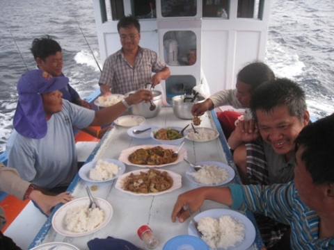เอาพวกเรา หม่ำ หม่ำ กันก่อน