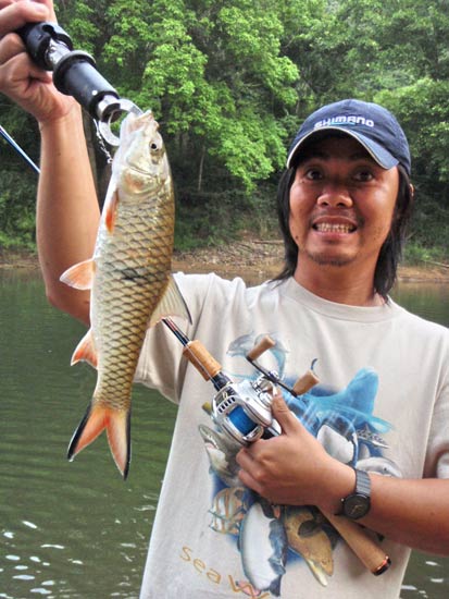 น้ามาด----เอ้า ยิ้มมมม...
น้ากุ๊ก-----แฮ่....