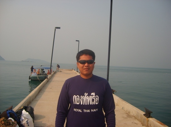มาพร้อมเดินทางที่ท่าเรือในช่องแสมสารครับ อิ อิ ขอหล่อสักหน่อย :grin:
 :cool:
 :cool:
 :cool:
 :c