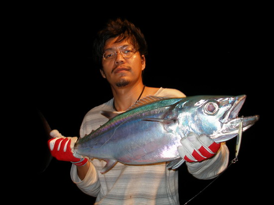 เดี๋ยวน้อยหน้าชุดฟลาย

ผมเอา METANIUM ตัวเดิม หย่อนไป 6 สี ซัดปั้งเข้าให้  ก็เรียบร้อย ด็อกทูธทูน่