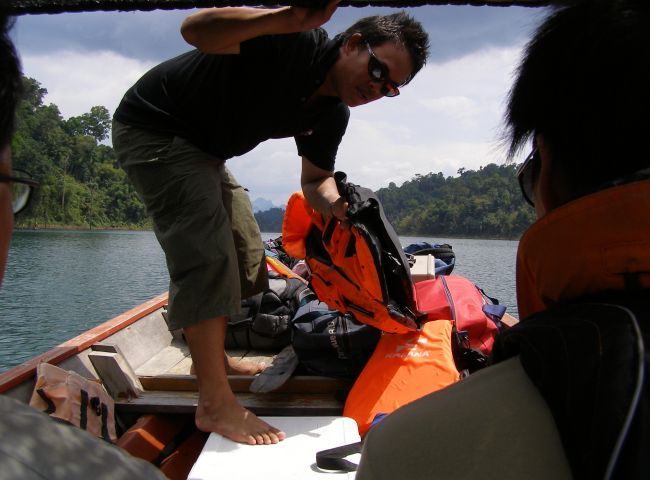 

 
 หลังจากนั้น เราก้อ เก็บของขึ้นเรือใหญ่

 เพื่อเดินทางกลับครับ







   :laughing: