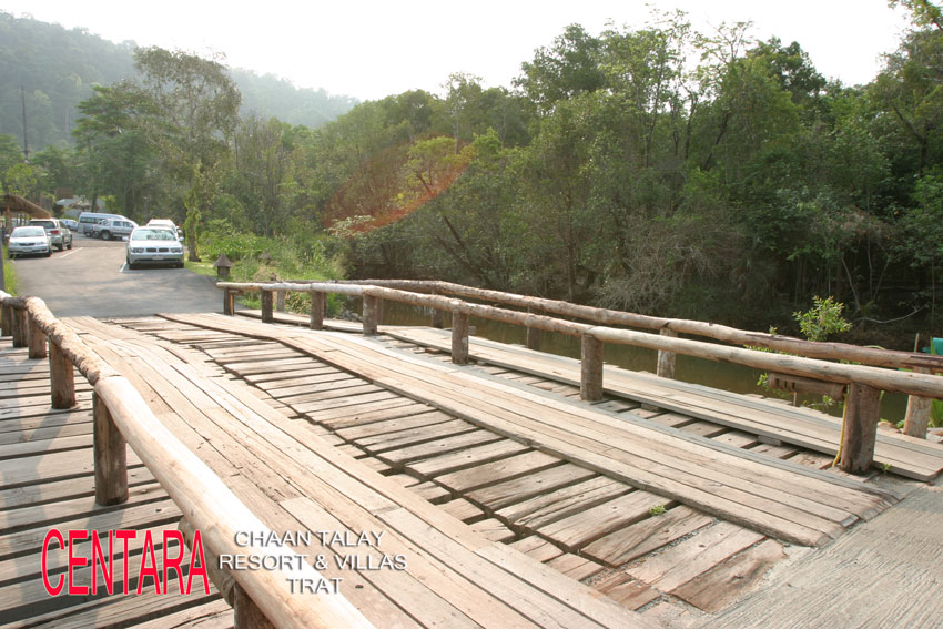 สะพานเล็กด้านหน้าทางเข้า