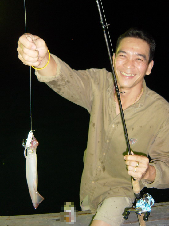 พี่กุ่ยก้อจัดให้ ไม่เสียชื่อขาลงเรือประจำไต๋แก่ แต่จะแย่รึเปล่าคงต้อง
ตามลุ้นคนนี้กันดู...ดุ๊  :ohh
