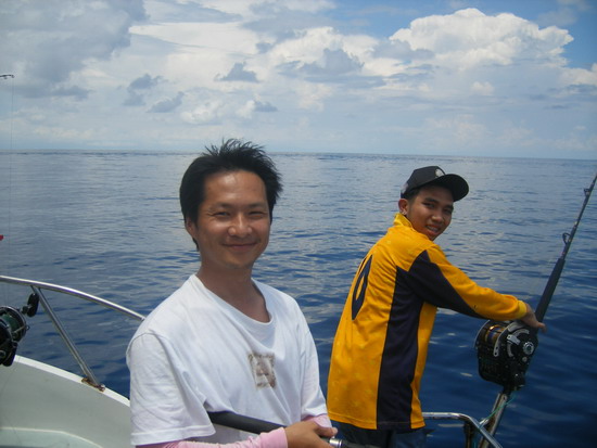น้าทูน  ..กะน้องที  (((โอ้โห.. หม้อหุงข้าวไฟฟ้า  เอ้ย  รอกไฟฟ้า 

 :laughing: :laughing: