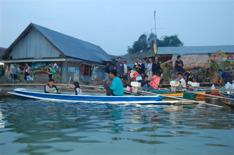 แม็ทช์นี้นักกีฬาตกปลา....ลงเรือชาวบ้านเยอะมาก