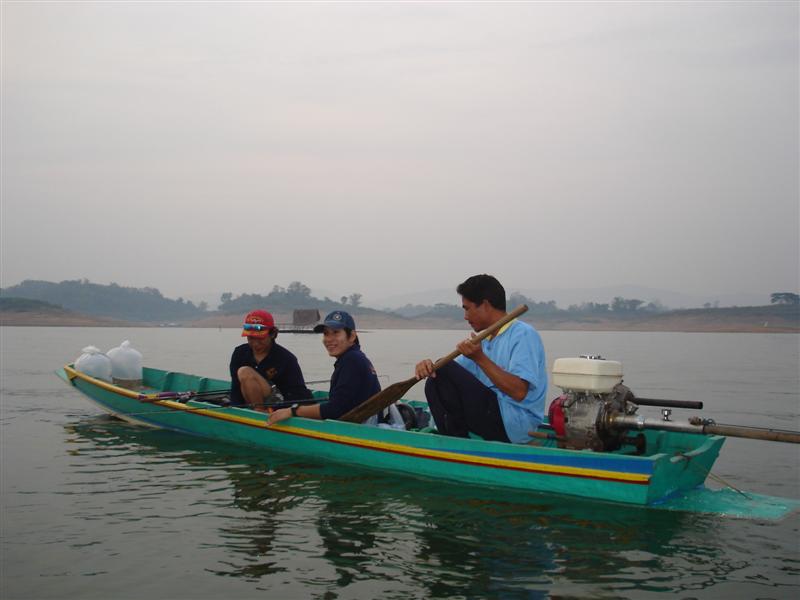 แต่พวกเราเครื่องบิ๊กมารอยเรือรอ....เรือเครื่องใหญ่ๆไปก่อนครับ    :grin: :grin: