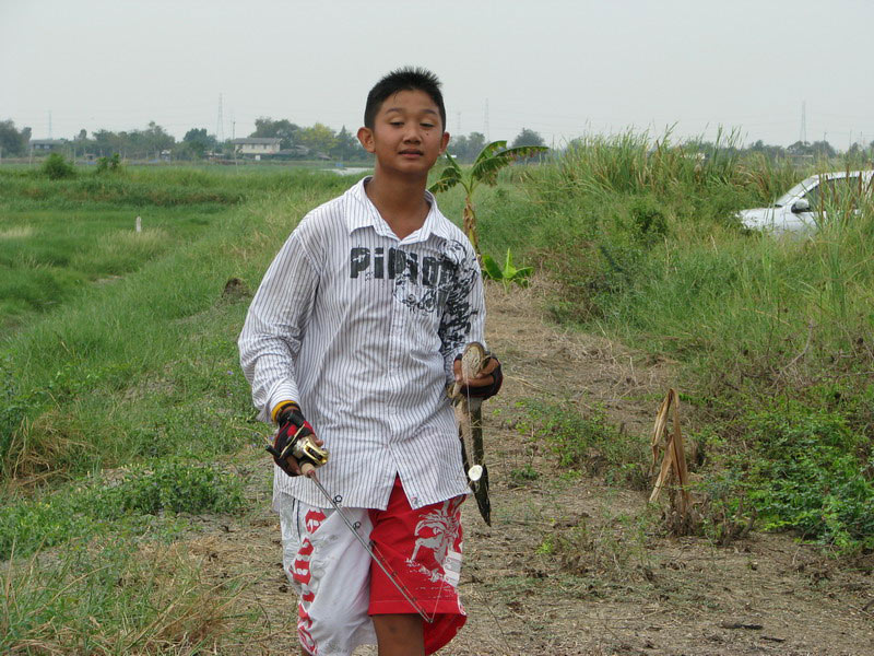 เอ้า.........!! โน๊ต  :ohh: อีบอสมันเอามาอีกตัวแร้ว จะเอาไงแกร  :sad: :laughing: :laughing:

ตาย ต