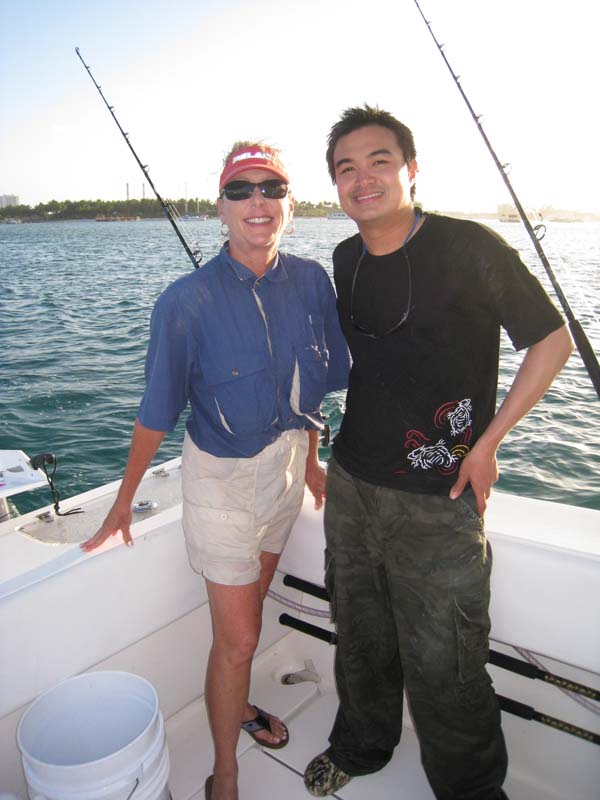 พี่เป้งกับ Laura ครับ..First Mate และ ภรรยาของกัปตันครับ