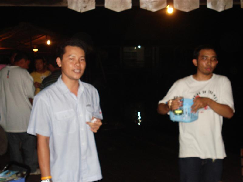 น้ายศ..วอฉอง ว่างๆๆมาสิบห้า พาระกิจทางน้ำอีกเด่อ คริๆๆๆ :laughing: :laughing: :cool: