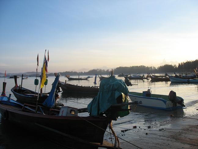 บรรยากาศยามเช้าก่อนออกเรือ

ไต๋โคล
