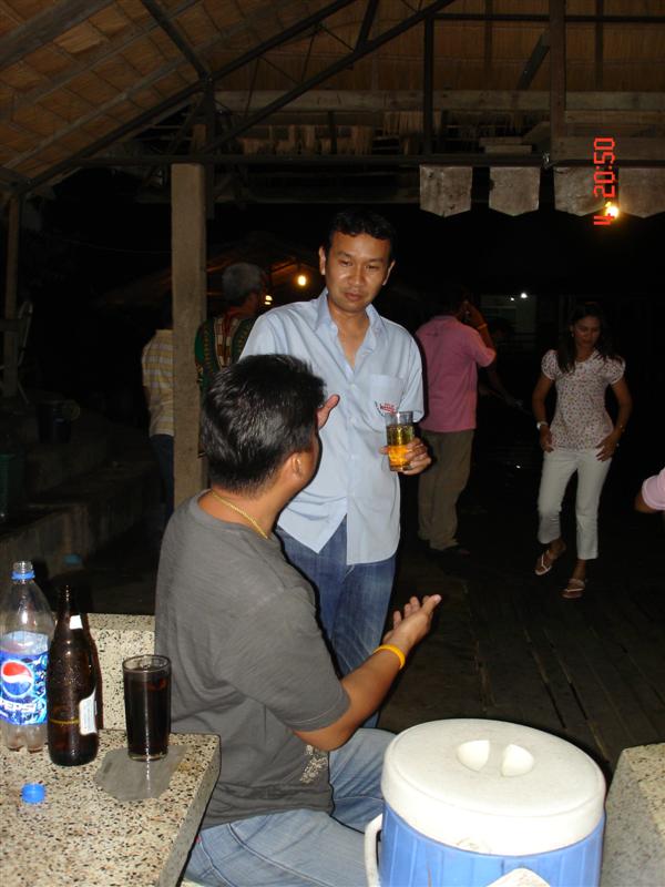 อะรัย...
  ของมันต้องมีเครดิตเซ้ ลุงหนุ่ยย....
      เสี่ยโอยั๊วะ ยังให้ ผม เค ต้ง ปีนึง....
    