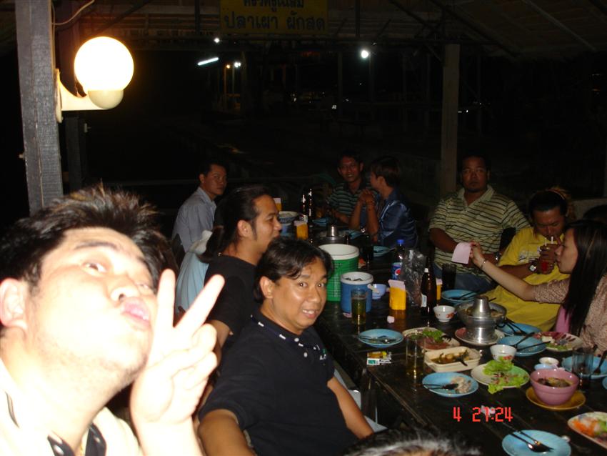 แล้ว ดูตาบั๊ค ลอยหน้า ลอยตาจิ....
     น้าปุ๊...
       กลับไปสอยซักทีนะ คึก จริงๆ.... :laughing: 