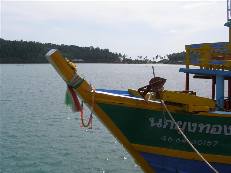 ที่ท่าเรือ ก็น่ามานั่งตกปลา คนไม่พ
