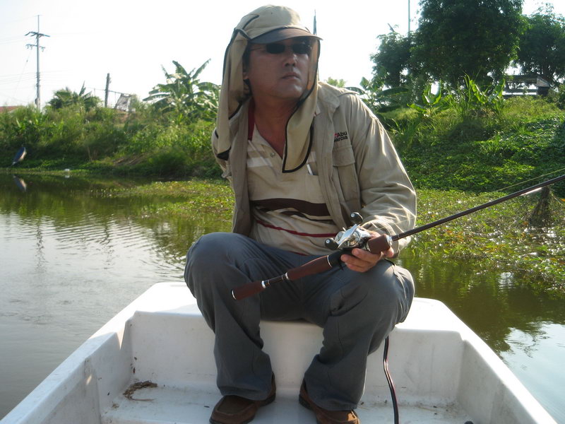 ท่านนั้นก็คือน้าวันเจ้าพ่อ RAPALA แห่งเมืองสิงห์ีครับ   :smile: :smile: :smile:
