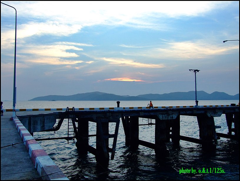 ท่าเรือทุ่งโปร่ง สัตหีบ มี3ภาพครับ
 :cheer: :cheer: :cheer: