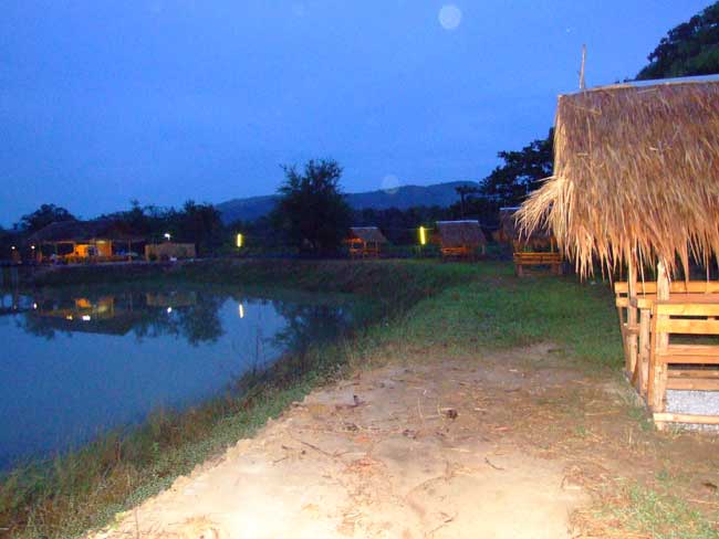 บรรยากาศที่บ่อ ก่อนค่ำคับ :smile: