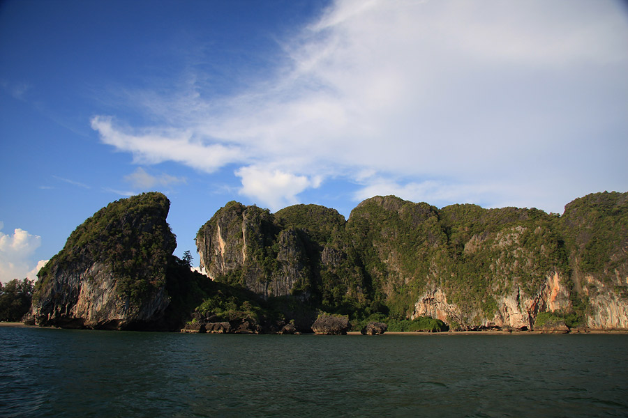 ภูเขาบริเวณแถวท่าเรือหาดยาวค่ะ  :grin: