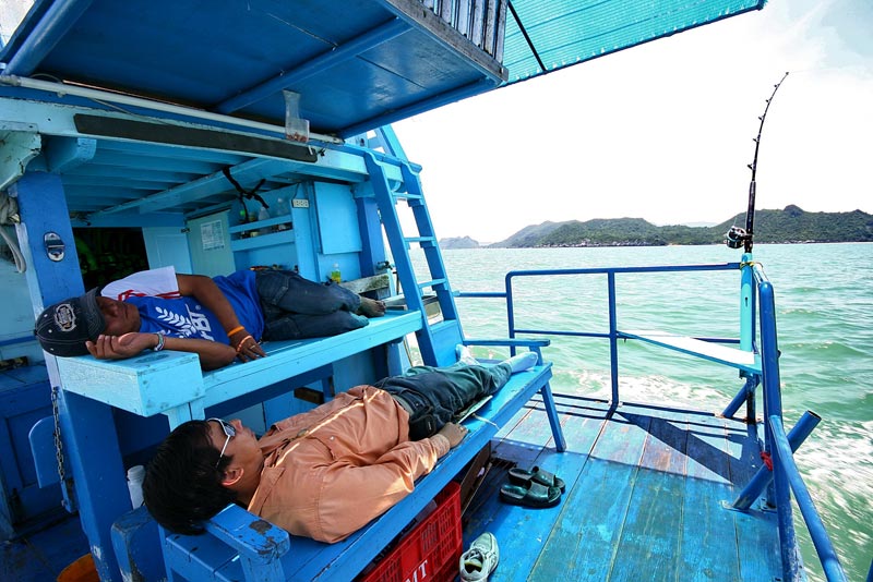 อ้าววว...ว.....................ปลาท่าจะกินดีแฮ๊ะ!!!!!!!..
 :laughing: :laughing:
